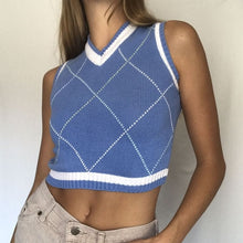 Load image into Gallery viewer, Muyogrt  V Neck Vintage Argyle Sweater Vest Women Black Sleeveless Plaid Knitted Crop Sweaters Casual Autumn Preppy Style
